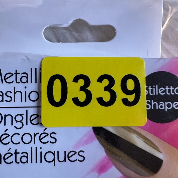 🩷5/$10 Metallic Fashion Nails - Gold and Black - Picture 5 of 5